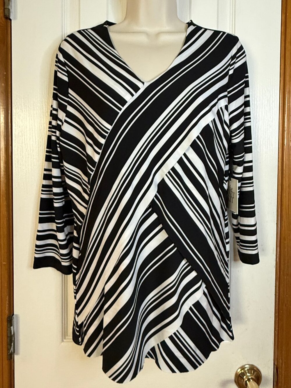 Chico's Knit Kit Stripe Variance Top, in black & antique white, sz M - NWT!!